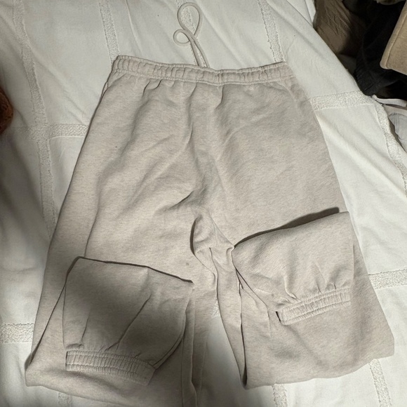 TNA Cozy Fleece Sweatpants — Size XS (Mega Fit) - Picture 2 of 6